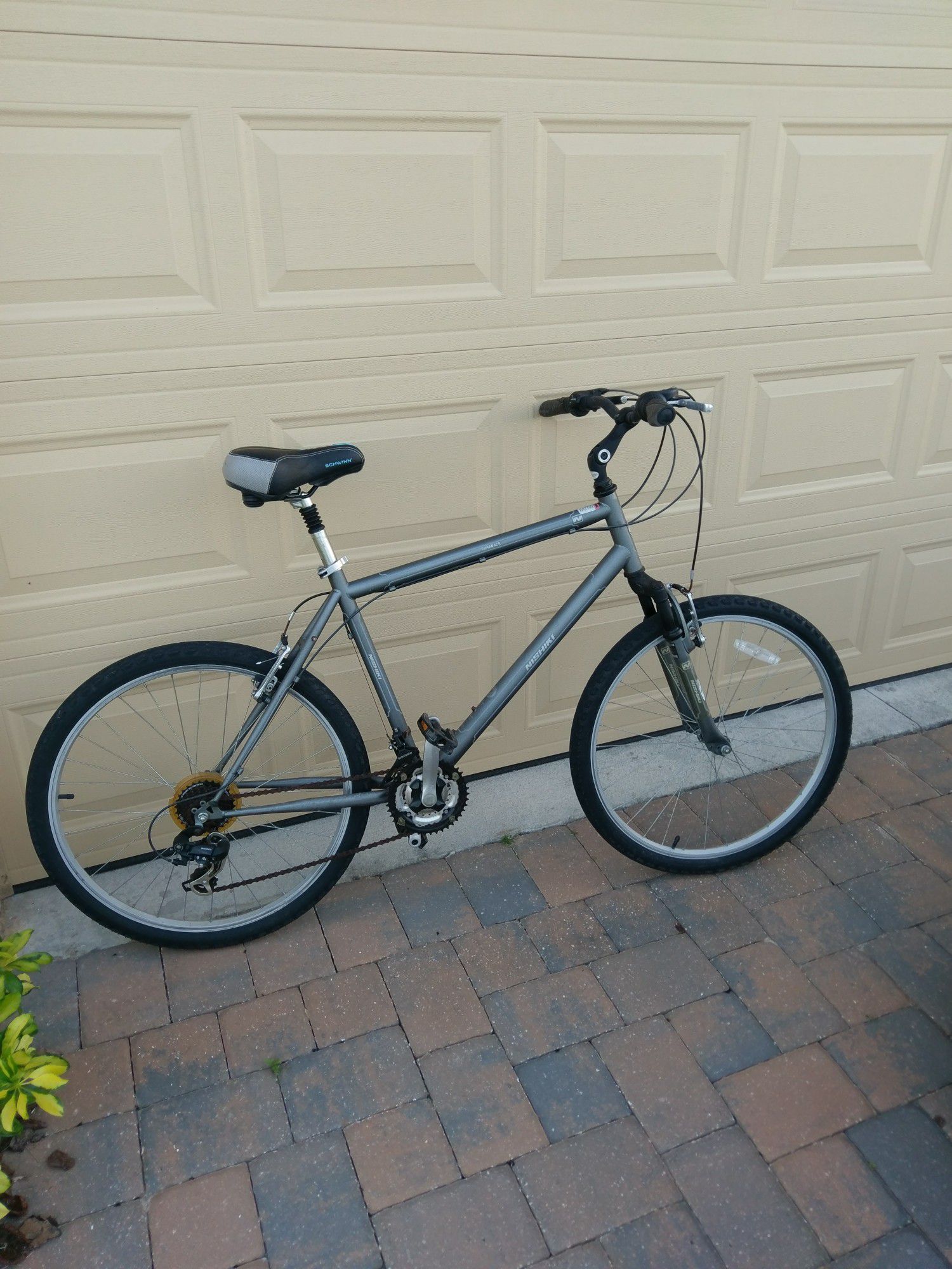 Nishiki Tamarack Men's Comfort Bike gray large frame size for errands and casual biking
