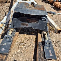 5th Wheel Q20 Slider Hitch By Curt