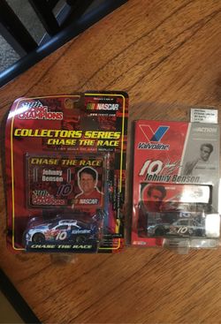 2001 NASCAR Johnny Benson 1:64 die cast cars