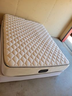 QUEEN MATTRESS SET