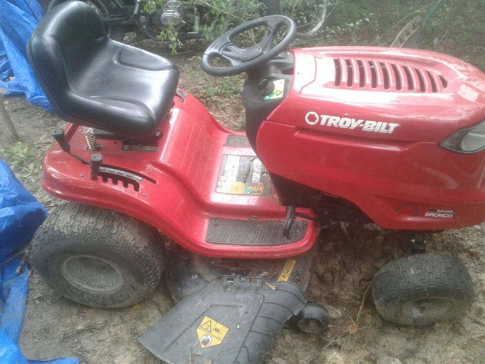 Troy-Bilt Bronco 19-HP Automatic 42-in Riding Lawn Mower with Mulching Capability