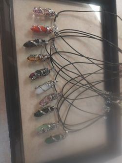 Collar con cuarsos para equilibrio.