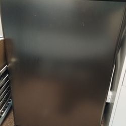 Bar Size Mini Refrigerator Freezer Combo. 