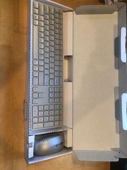 HP 975 Dual Mode Wireless keyboard + wireless mouse 🛜 Like New 👍🏼 Must come to HB , OC $45 Cash