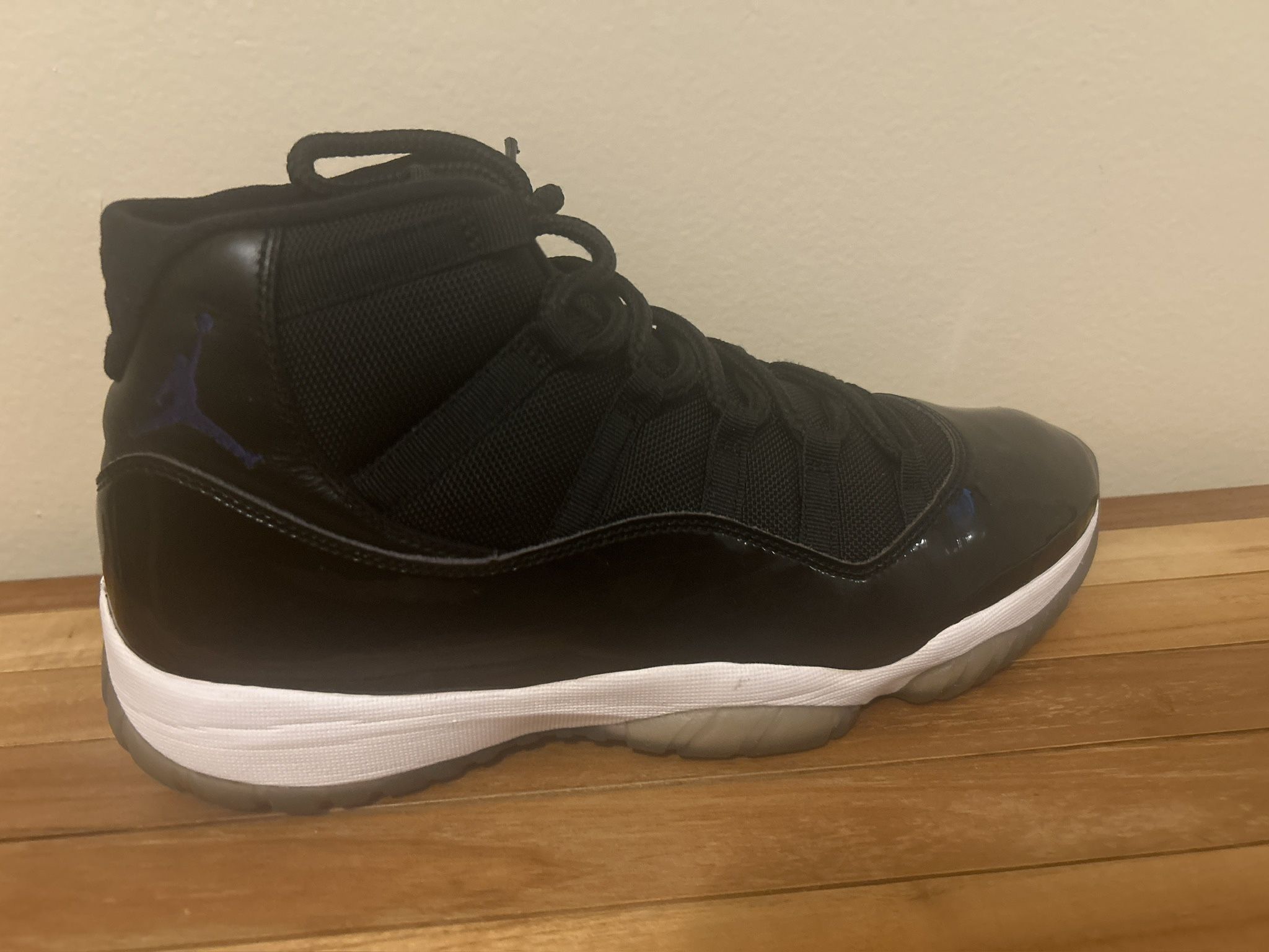 (Slightly Used) Jordan Size 13 [Still Look Very Nice!] Jim