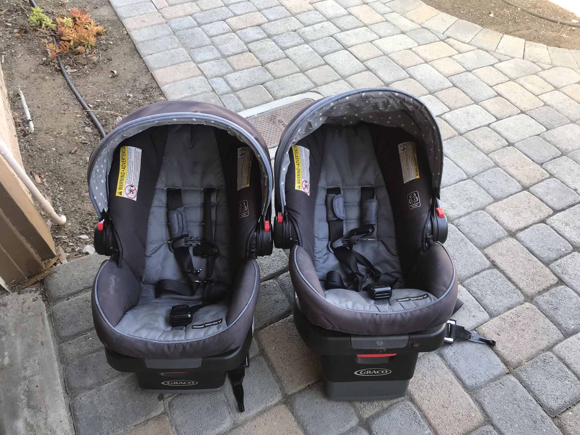 Graco infant car seats in great condition - 2 available
