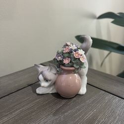 Lladro Limited Collection Figurine - Cat with flowers