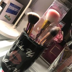 Brush cup holder and make up brushes