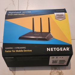 NETGEAR Nighthawk Smart Wi-Fi Router, R6700 - AC1750 
