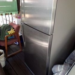Whirlpool Refrigerator Has A lot Of Room