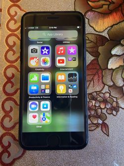 BLACK IPHONE SE BRAND NEW NEVER USED OPEN TO ANY CARRIER HAS A NEW SCREEN PROTECTOR HAS A NEW PHONE CASE