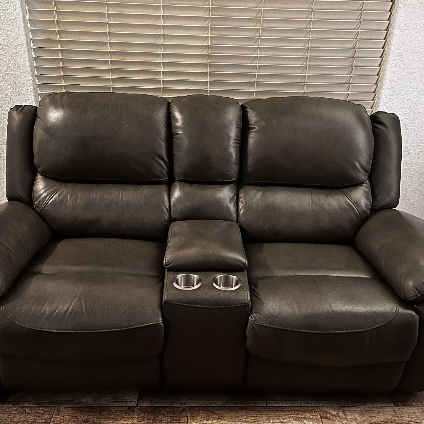 Ashley Furniture Dual Leather Recliner With Console 