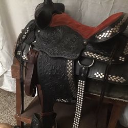 Parade Saddle
