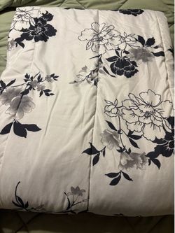 Comforter full size reversible- with two pillow shams