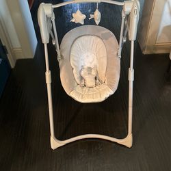 Graco Slim Spaces Compact Baby Swing