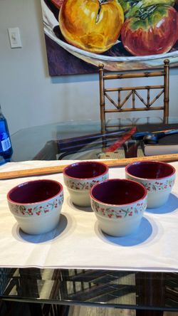 4 small containers pale green backround berry trim