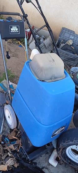 Commercial carpet cleaner