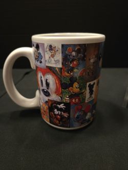 Mickey 100 Collectable Mugs
