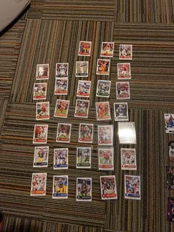 Score bunch of rookie football cards