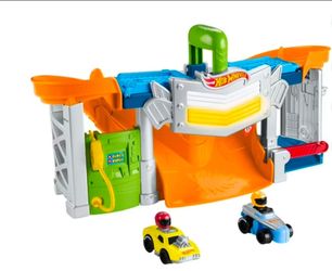 Fisher price hot wheels toddlers race track 2 cars toy