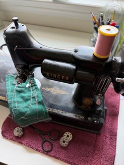 Singer Featherweight Sewing Machine