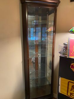 Corner cabinet