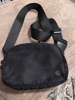 Women’s Black Crossbody Bag. Located in Murray cash/Venmo. Venmo to hold