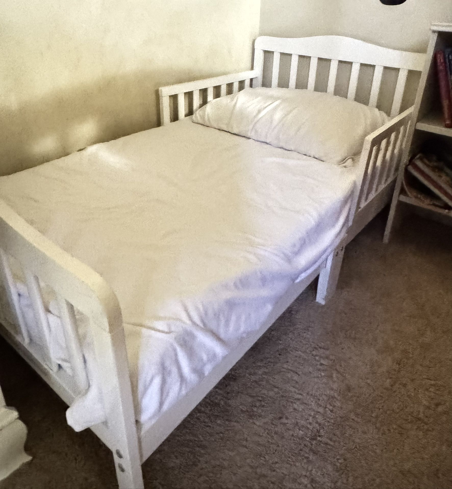 Dream On Me Wood Toddler Bed In White Mattress Included