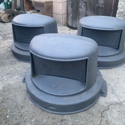 TRASH CAN LID HEAVY DUTY 40 Gallon $10 Each All 3 For $25 TEXT FOR address I’m Off 91 Freeway And Bellflower Blvd