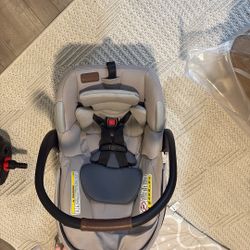 Maxi Cosi Mico Luxe Car seat + 2 Bases 