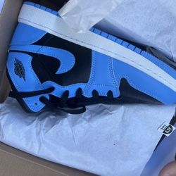 Jordan 1  Mids