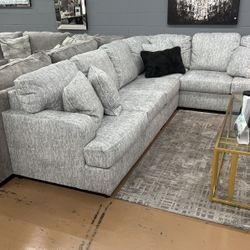 4 Piece Sectional! Super Soft!!
