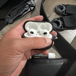 AirPods 2nd Gen With Charger & Case