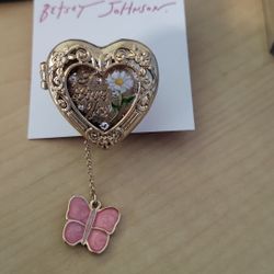 Nwt Betsey Johnson locket stretch ring rare