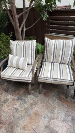 4 outdoor chairs great condition