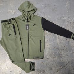 Nike Sweatsuits 