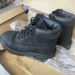 Timberland  6” Black Size 1 Youth 