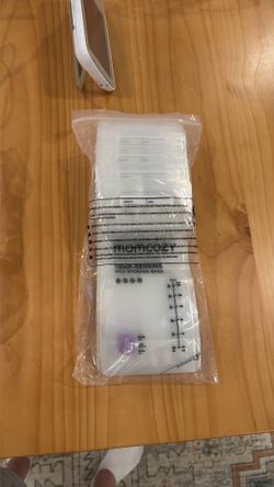 Momcozy Temp-Sensing Milk Storage Bags
