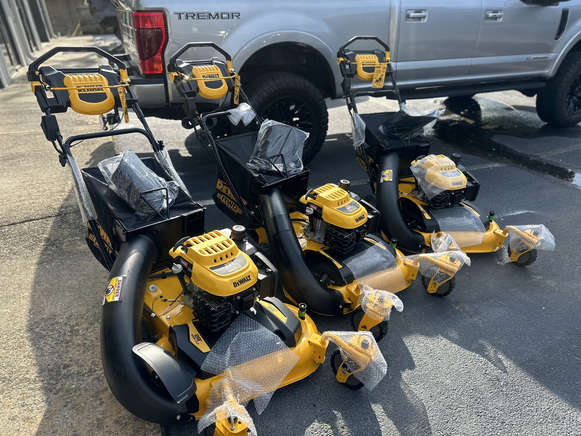 Commercial lawnmowers
