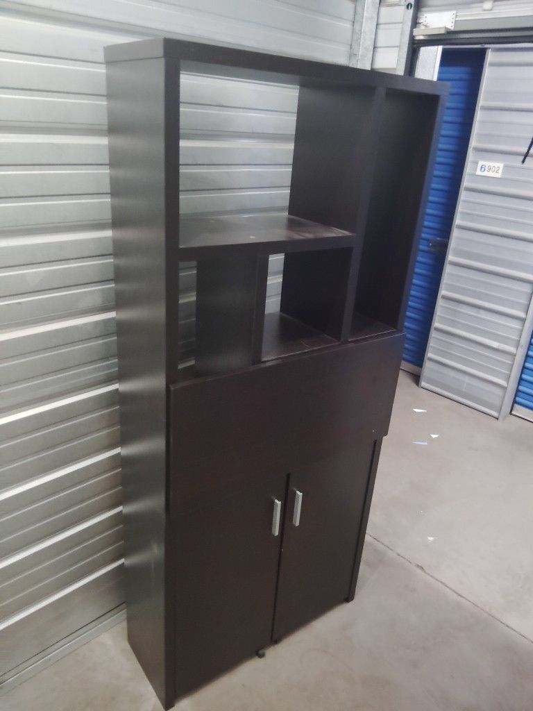 Cabinet With Extra Shelf 
