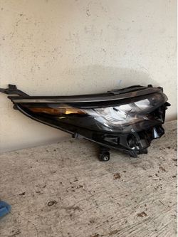 2019 - 2022 toyita prius  right headlight