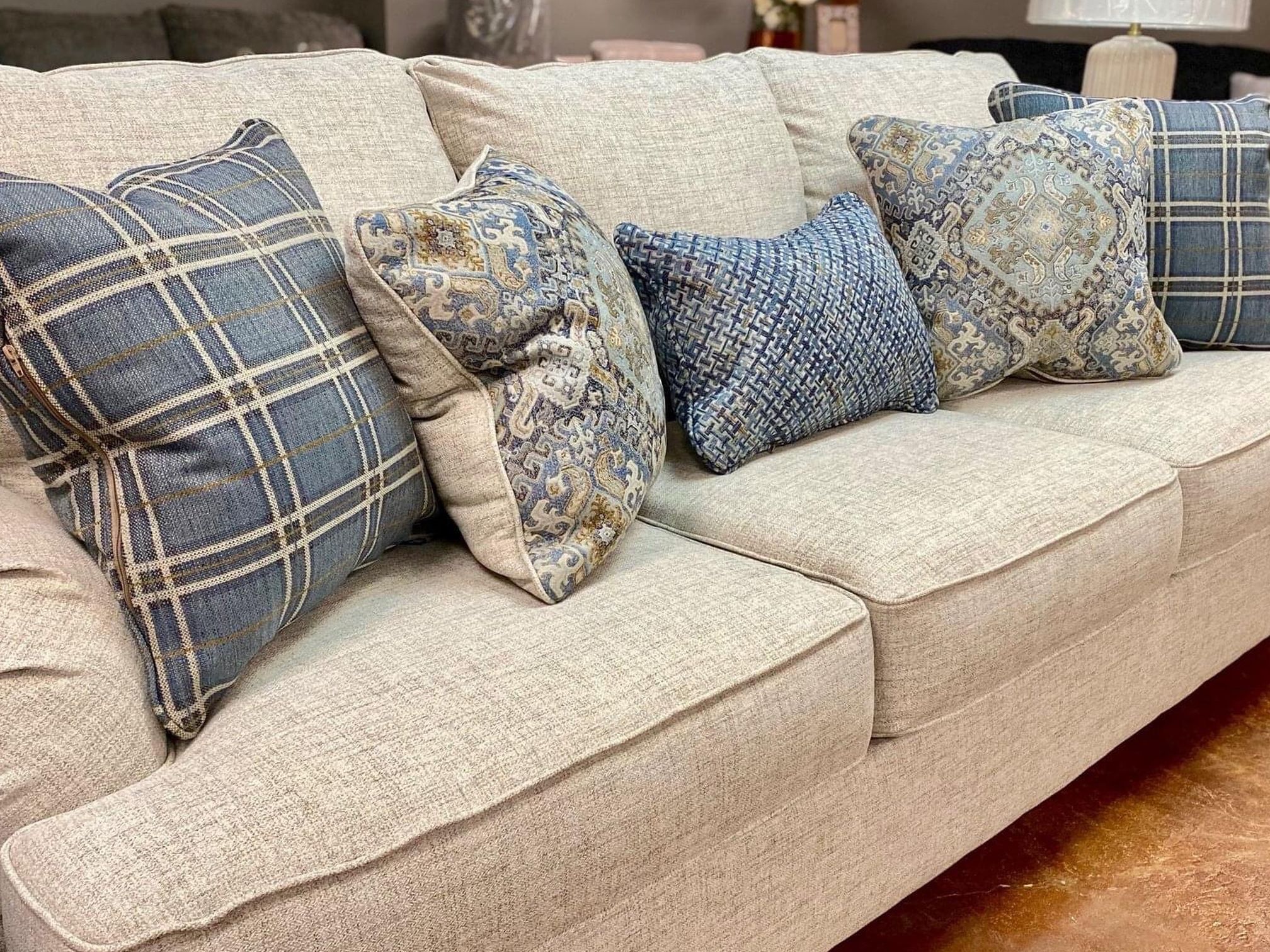 Linen Queen Traemore Sofa Sleeper /couch