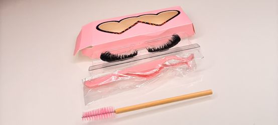 False Eyelashes Kit w/ Applicator & Brush – Reusable Natural Lashes