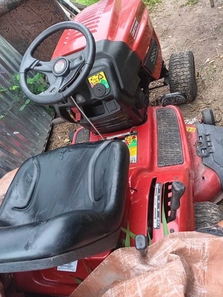 2016 Craftman Riding Mower. Like New