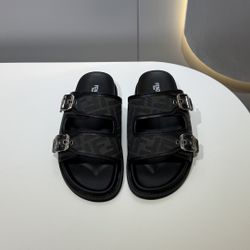 Fendi Men’s Sneaker With Box New