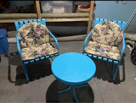 Outdoor Furniture (4 Chairs, 2 Tables).