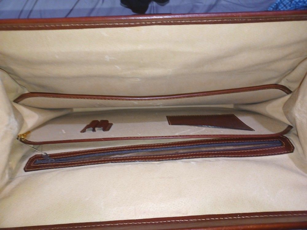 Brand New High End Leather Lawyer Briefcase Business equipment