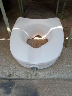 COMMODES / BOOSTER