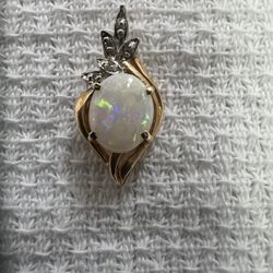 14 Kt Gold Austrian Oval Diamond Pendant 
