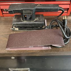 Black and Decker finishing sander